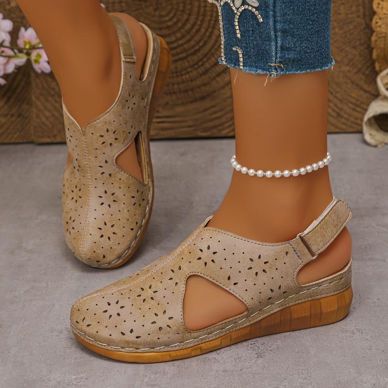 The 2025 New Style of Casual Sandals Features Perforated Breathable Velcro Straps with Slope and Fish-mouth Stitching