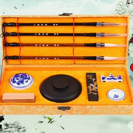 Anfänger Kalligraphie Set: Pinsel, Tinte, Papier und Tintenstein in Brokatbox
