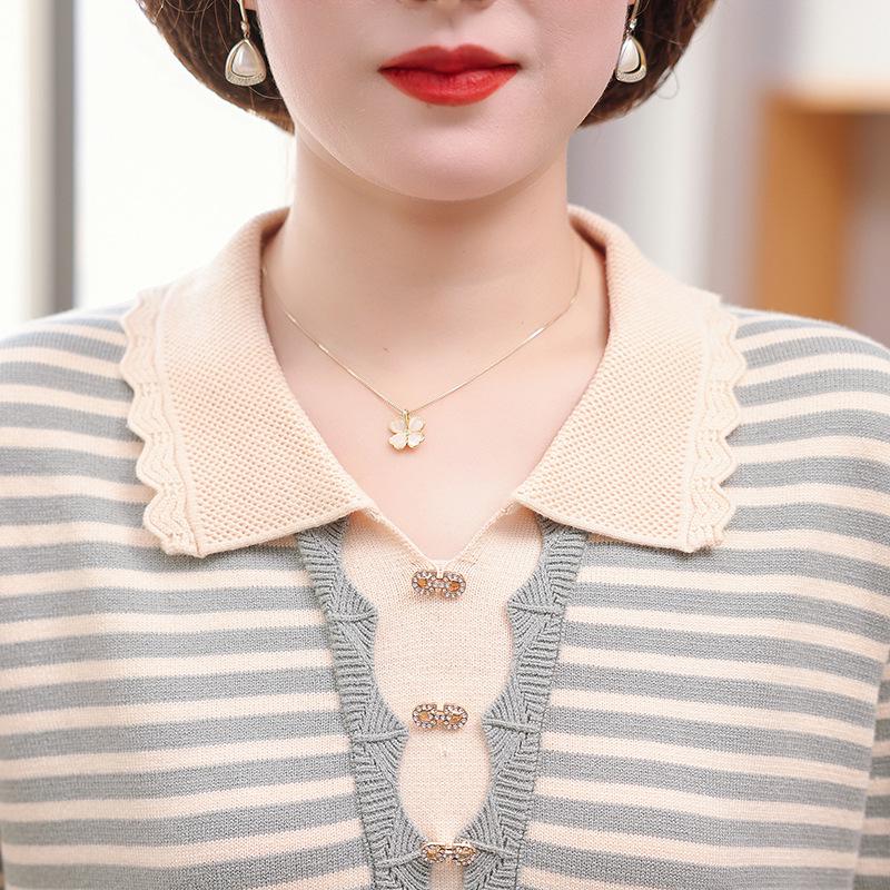 Módní pruhovaný pletený svetr pro ženy středního a staršího věku s klopovým límcem, jaro/podzim 2025