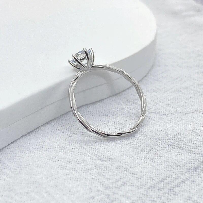 0.5ct 5mm D VVS1 Moissanite Diamond Ring for Women S925 Sterling Silver Eternity Band Wedding Party Jewelry with GRA Gift