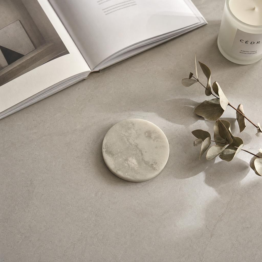 Set di Sottobicchieri in Marmo Naturale Sottobicchieri Rotondi in Pietra Proteggi Tavolo Resistenti al Calore per Uso Domestico e Ufficio Proteggi Superficie Durevoli