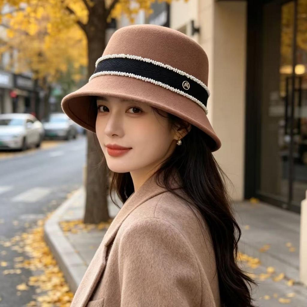 Light luxury French small fragrant wind basin hat women's autumn and winter retro woolen top hat shows small face elegant pearl webbing bucket hat