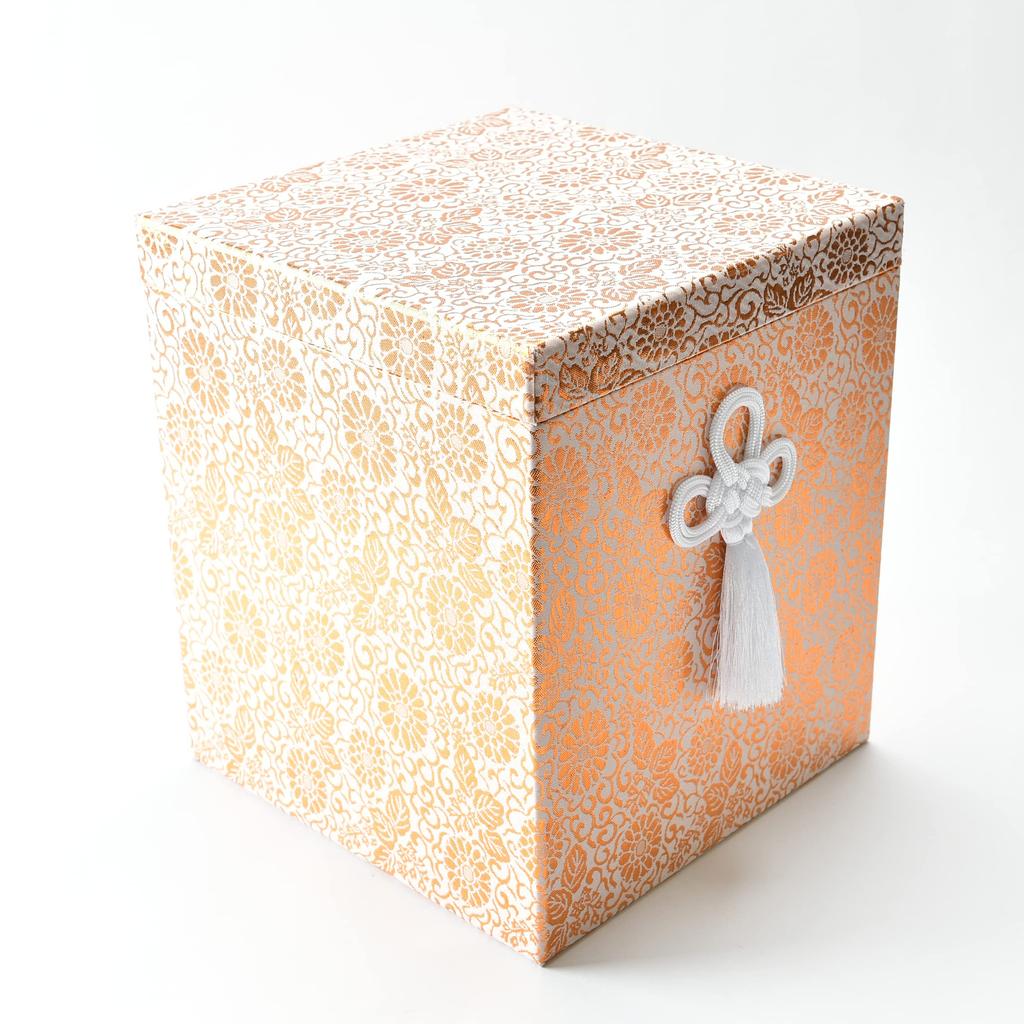 Setomono Honpo Urn, No-Nukinashi Box (Gold) [For 7-inch Urns] Width 24 X Depth 24 X Height 28cm