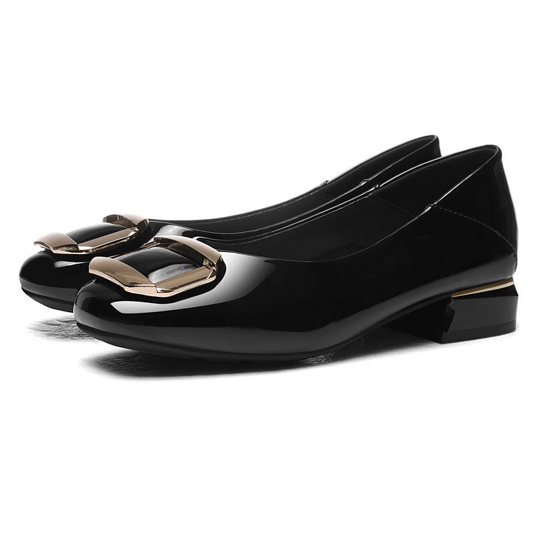 Modische schwarze Einzelschuhe Frühling Neu Quadratische Zehenpartie Mode Niedriger Absatz Pendlerschuhe Damenrock Ein-Pedal Leichte Schuhe