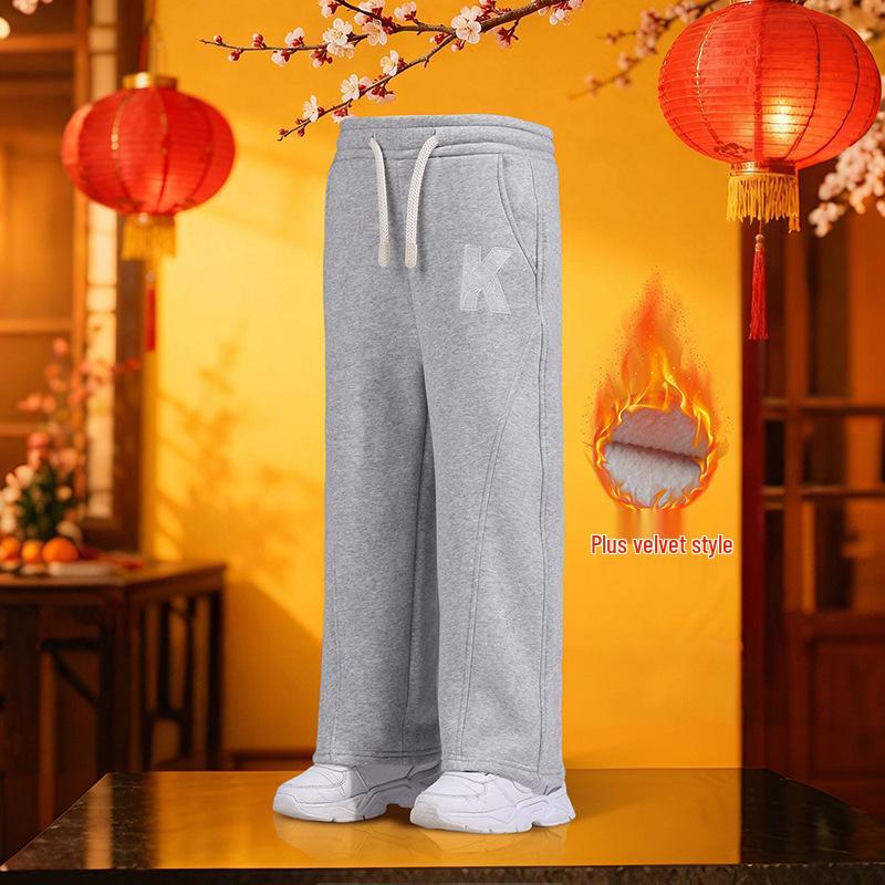 Year of the Horse 2026 Red Family Outfits: Warm, Fleece-Lined Sweatshirts for New Year Celebrations (Family of Three or Four)
