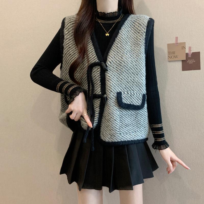 

Women s Plus Size Chic Frog Button Vest and Pants Set for Autumn/Winter XL