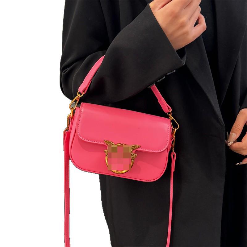 Elegant Minimalist Crossbody Bag: Retro Women's Luxury Shoulder and Underarm Design