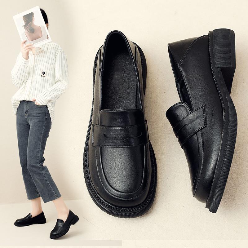 New black retro women's single shoes with soft soles and small leather shoes with one pedal.