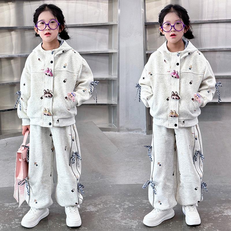 

2025 Girls Korean Style Spring and Autumn Clothing Set - Trendy and Casual for Middle and Big Kids 150 cm серый