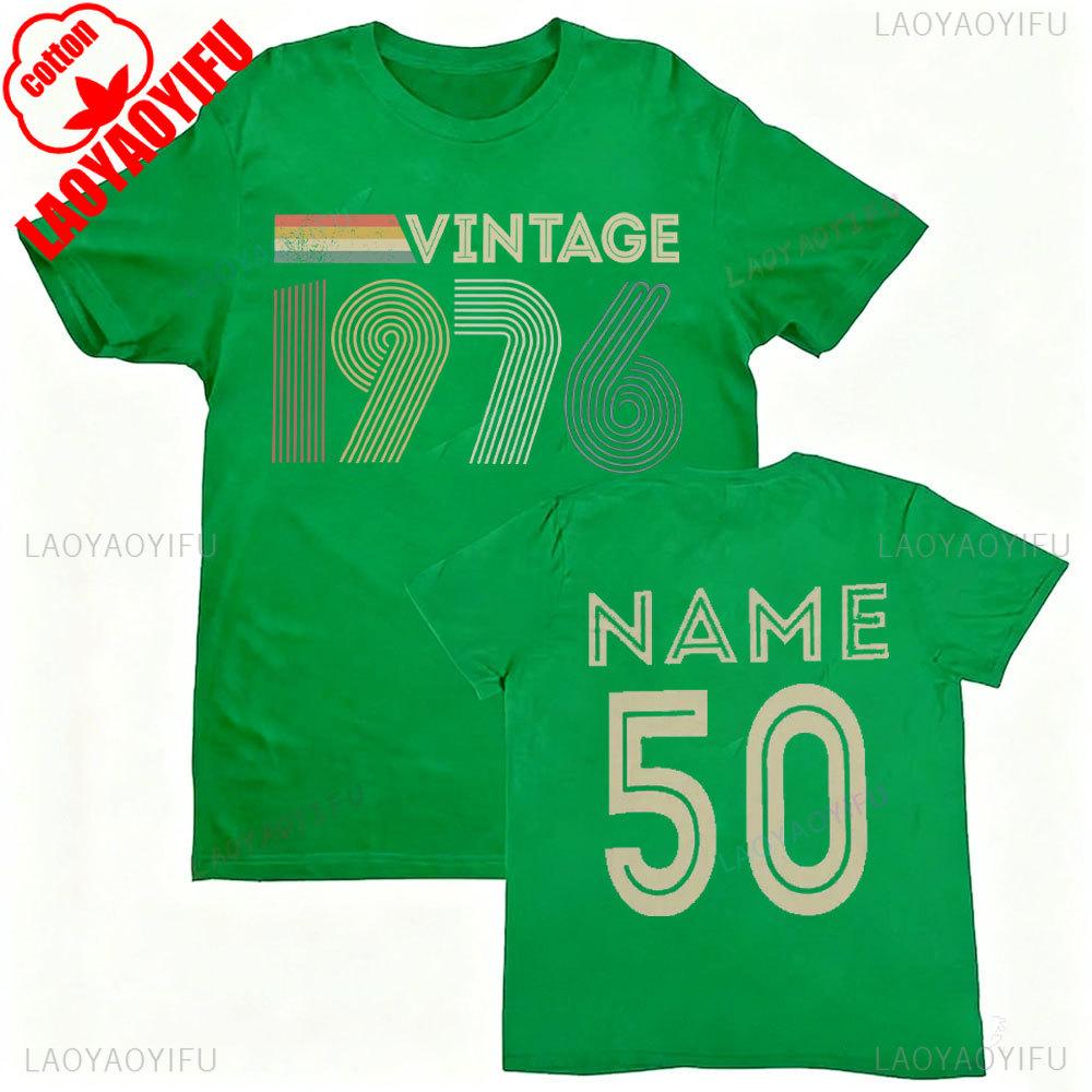 Koszulka na 50. urodziny z 1976 roku z personalizacją na 2026 rok. Pomysł na prezent z własnym imieniem. Letnie, oddychające koszulki. Nostalgia, retro.