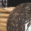 Yiwu Zhengshan Tee Blumenduft Pu'er Teekuchen Siebensamenkuchen Tee 357g
