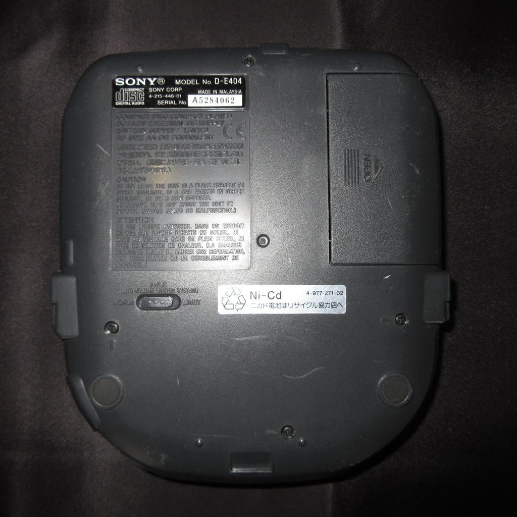 SONY CD WALKMAN D-E404