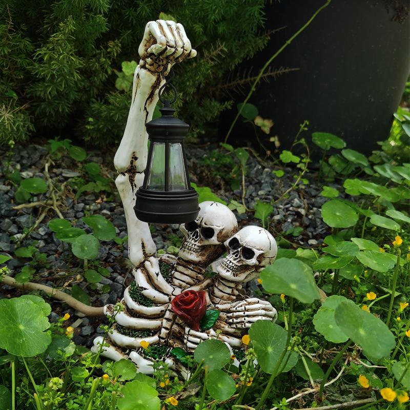 JYL TS/041,Hot Sale Halloween Skull Solar Resin Figurine for Ghost Festival Desktop Garden Decor Gift