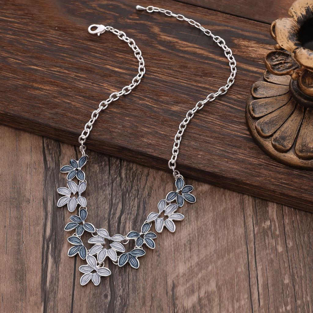 Pendentif long fleur géométrique creuse couleur émail, pendentif collier polyvalent en forme de cœur pour femme à sens élevé