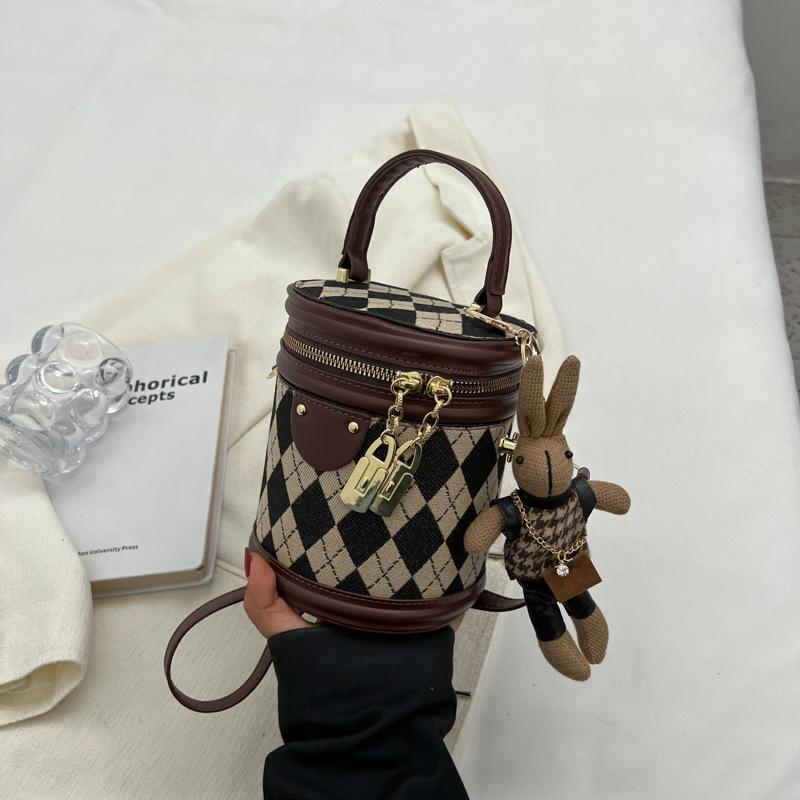 Handbag Women's 2025 Spring New High-end Fashion Messenger Bag Textured Rhombus Shoulder Bucket Bag