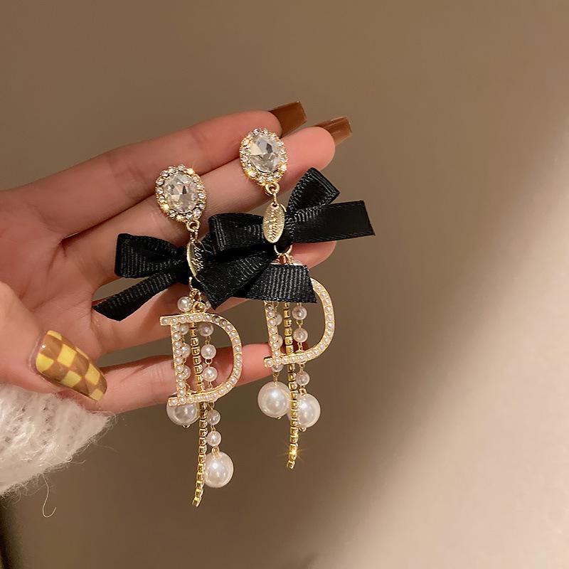 Black retro flower butterfly earrings temperament high-end stud earrings fashion niche versatile light luxury earrings