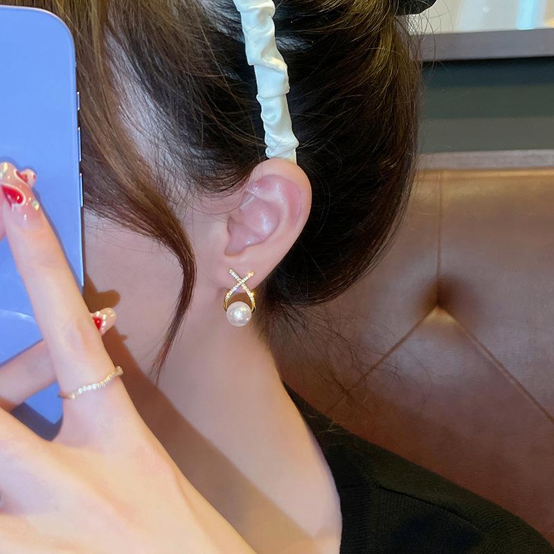 2025 New Inlaid Rhinestone Pearl Stud Earrings Women Personality Fashion Unique Design Earrings Wedding Jewelry Birthday Gift