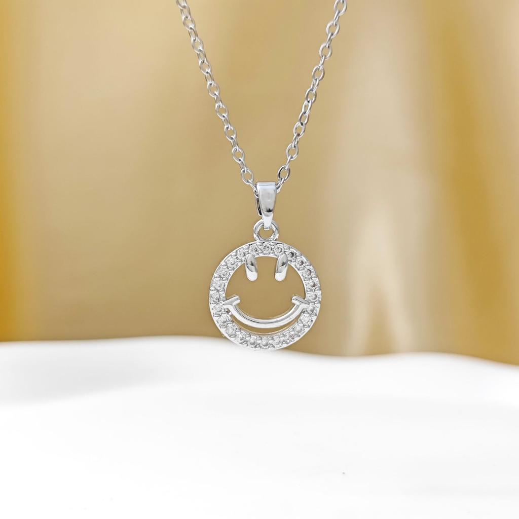Elegant Titanium Smiley Face Necklace for Women - High-End Clavicle Chain Fashion Accessory