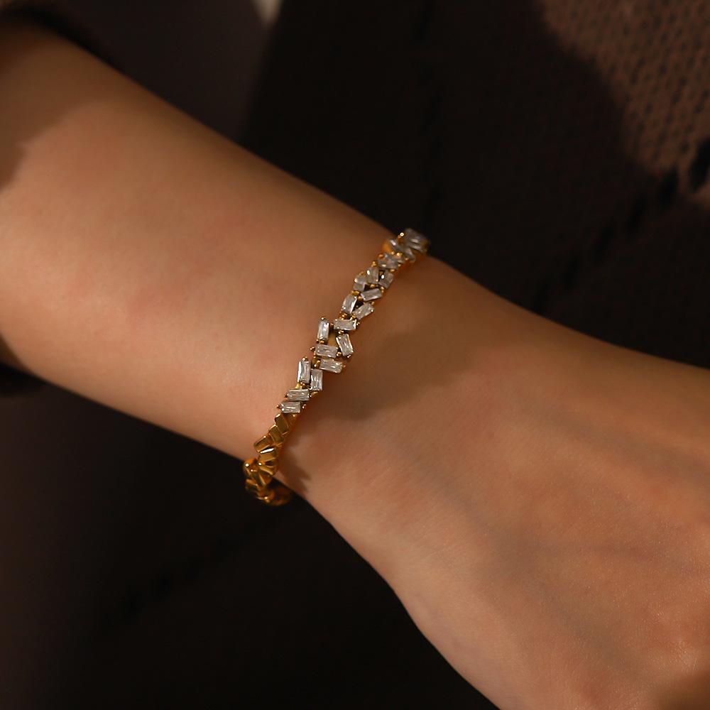 European and American elegant temperament minimalist cold wind versatile inlaid zircon opening bracelet bracelet does not fade bracelet
