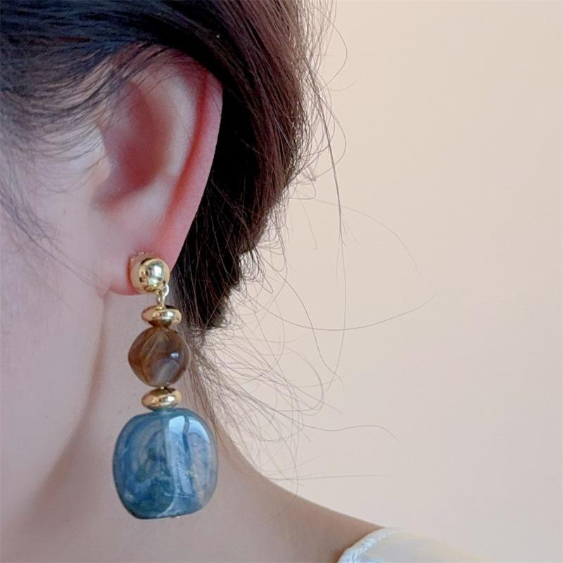 French Vintage Color-blocked Amber Acrylic Niche Design Earrings, Light Luxury and High-end Silver Needle Versatile Studs