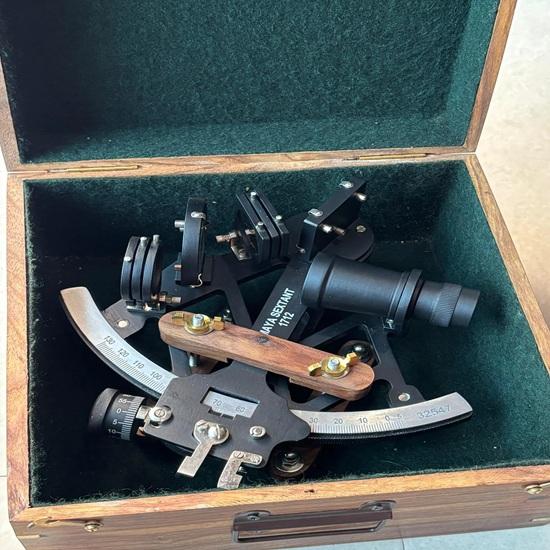Messing Tamaya Sextant mit Holzkiste 22,86 cm Nautische Dekoration Maritimes Navigationsinstrument Akzent für Zuhause oder Büro Sammlergeschenk