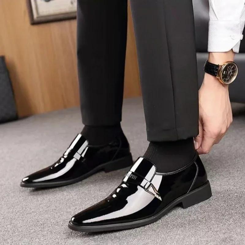 New Men's Leather Shoes Paten Oxford Men's Slip Sleeve Bright Color Leather Business Casual Shoes Men's Pointed Shoes