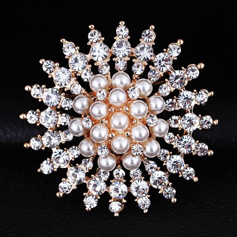 Snowflake Vintage Pearl Brooch Female Autumn and Winter Temperament Brooch Scarf Buckle Environmental Alloy Clothing Accessories Cute Style BFF Gift