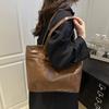 2025 New Fashion Versatile Large Capacity Women's Shoulder Messenger Bag Casual Niche Design Portable Tote Bag