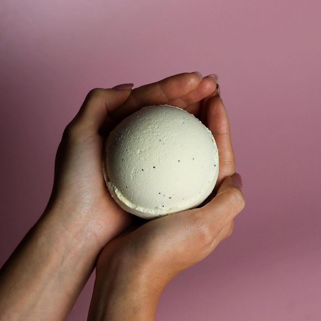 Vanilla Bath Bomb With Shea Butter