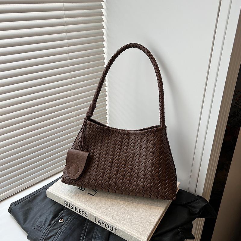 New niche temperament hand bag, high-end fashion woven bag, simple shoulder underarm baguette bag