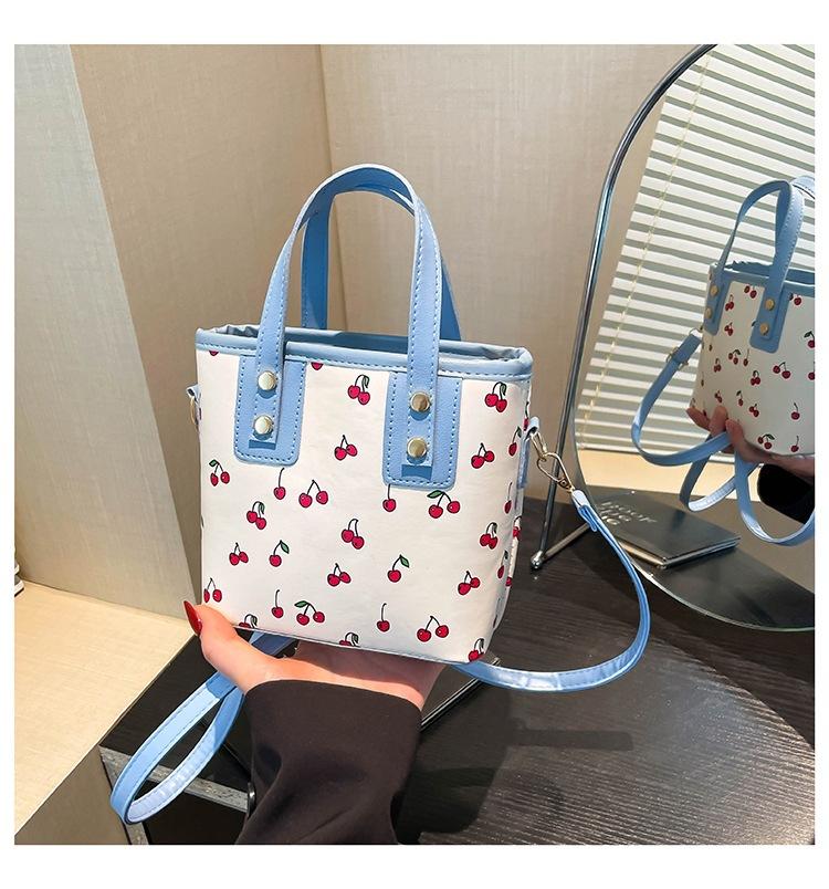 A Beautiful Fresh Fashionable Large-capacity and Cute One-shoulder Hand-carry Small Square Bag for Commuting