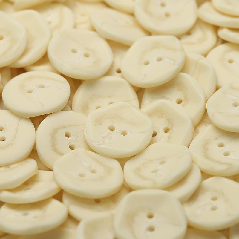

Mosen Off-White Two-Eyed Resin Buttons for Knitwear and Coats 15mm Two-eyed Star Concave Off-white