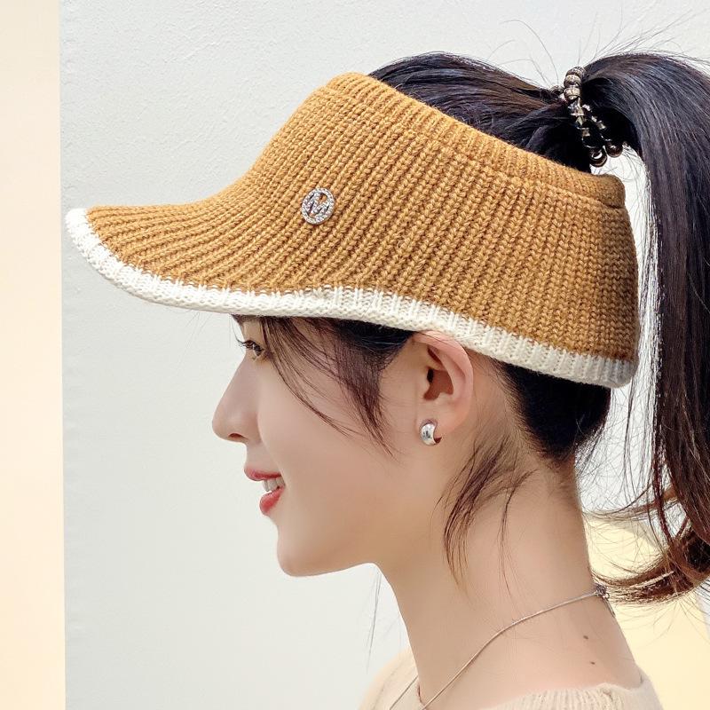Autumn Winter Korean Style Women's Knit Duckbill Hat with Face-Slimming Feature, Ponytail Tie, and Warm, Versatile Wool Design.