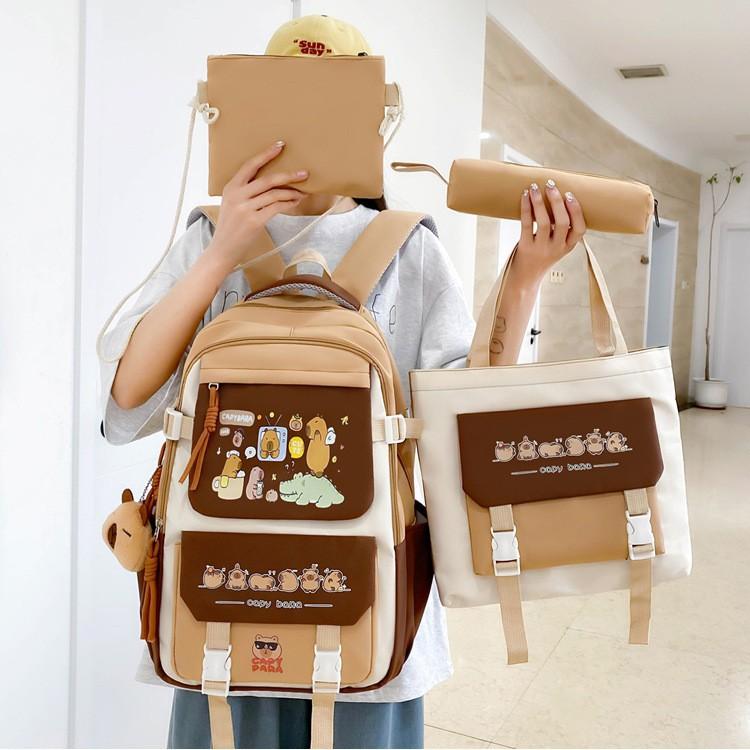 The new schoolbag is dirt-resistant and wear-resistant backpack. Junior high school schoolbag is unisex and large-capacity backpack.