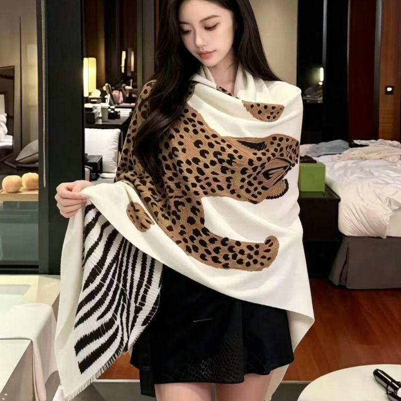 Luxury Women Scarf Leopard Tiger Print Scarf Soft Shawl Vintage Animal Scarf Oversized Breathable Neck Scarves Daily Outfit