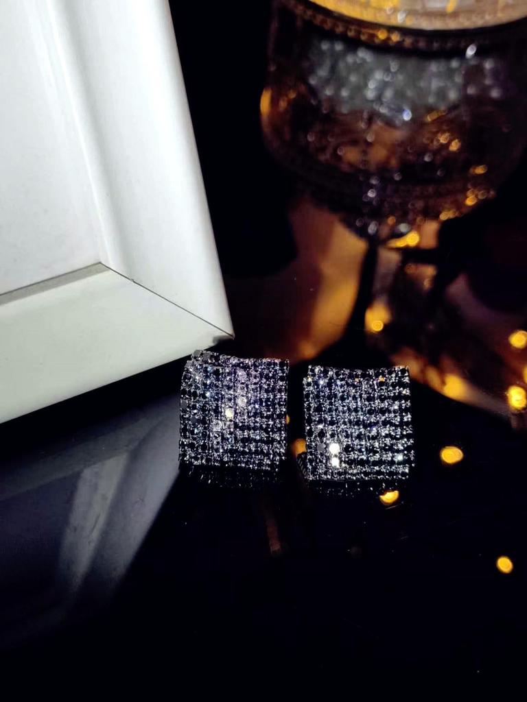 Brincos Geométricos Quadrados de Diamantes Completos - Elegantes, Modernos, Design de Nicho para Mulheres