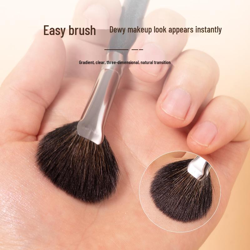 Fan-Shaped Highlighter Brush for Contour & Blush - Professional Makeup Tool