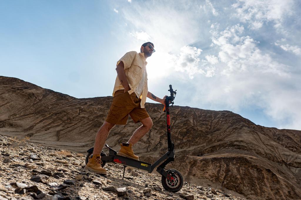 KuKirin G2 Ultra Electric Scooter 2*800W Motor, 48V 18Ah Battery, 10-inch Tires, Touch Screen, Built-in Speakers, 55KM Range E-Scooter