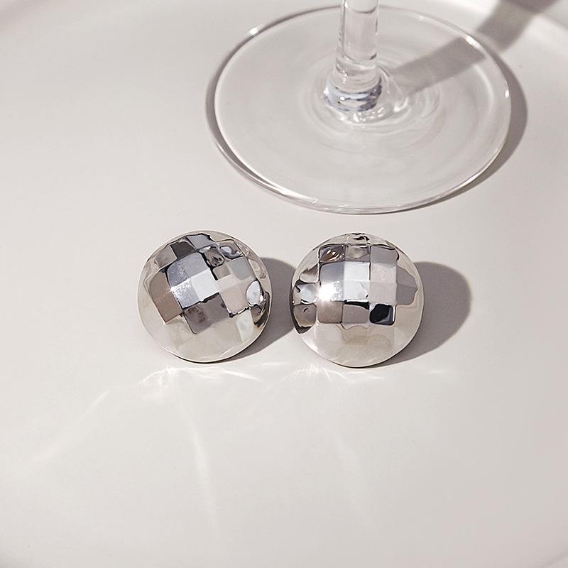Retro Geometric Metal Stud Earrings, Simple Wave Texture Hong Kong Style Earrings, Niche High-End Square Earrings.