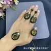 Zelený chalcedon Šperky Set Dámské Náušnice Náhrdelník Náramek S Perlovými Akcenty Originální Design Hadí Řetízek
