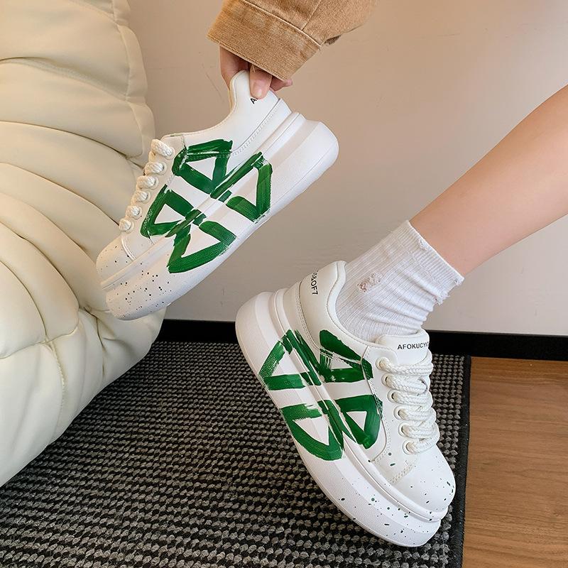 Muffin Thick-soled Little White Shoes Women's 2025 New Small Height Increase Comfortable and Light Casual Sports Breadboard Shoes