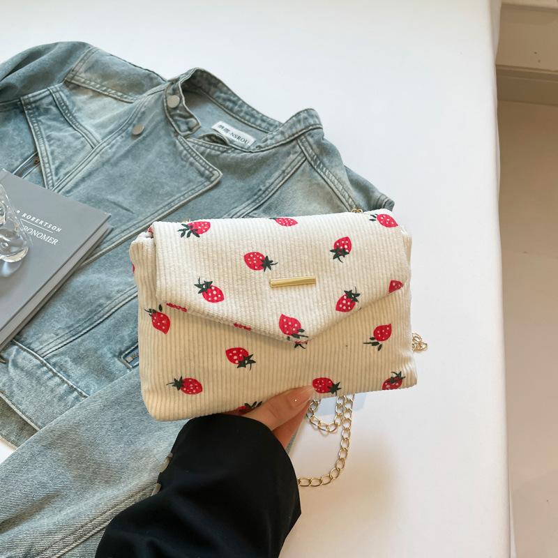 Large Capacity Strawberry Bag 2025 Summer Niche Design Chain Messenger Bag Female Cute Soft Girl Envelope Small Square Bag