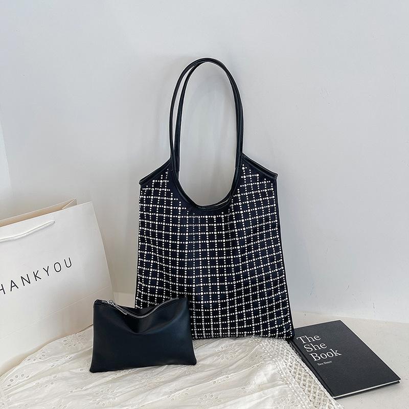 Korean Version of Fashion Sticker Diamond Shoulder Bag Women's 2025 New Underarm Bag Large Capacity Tote Fashion Commuter Women's Bag