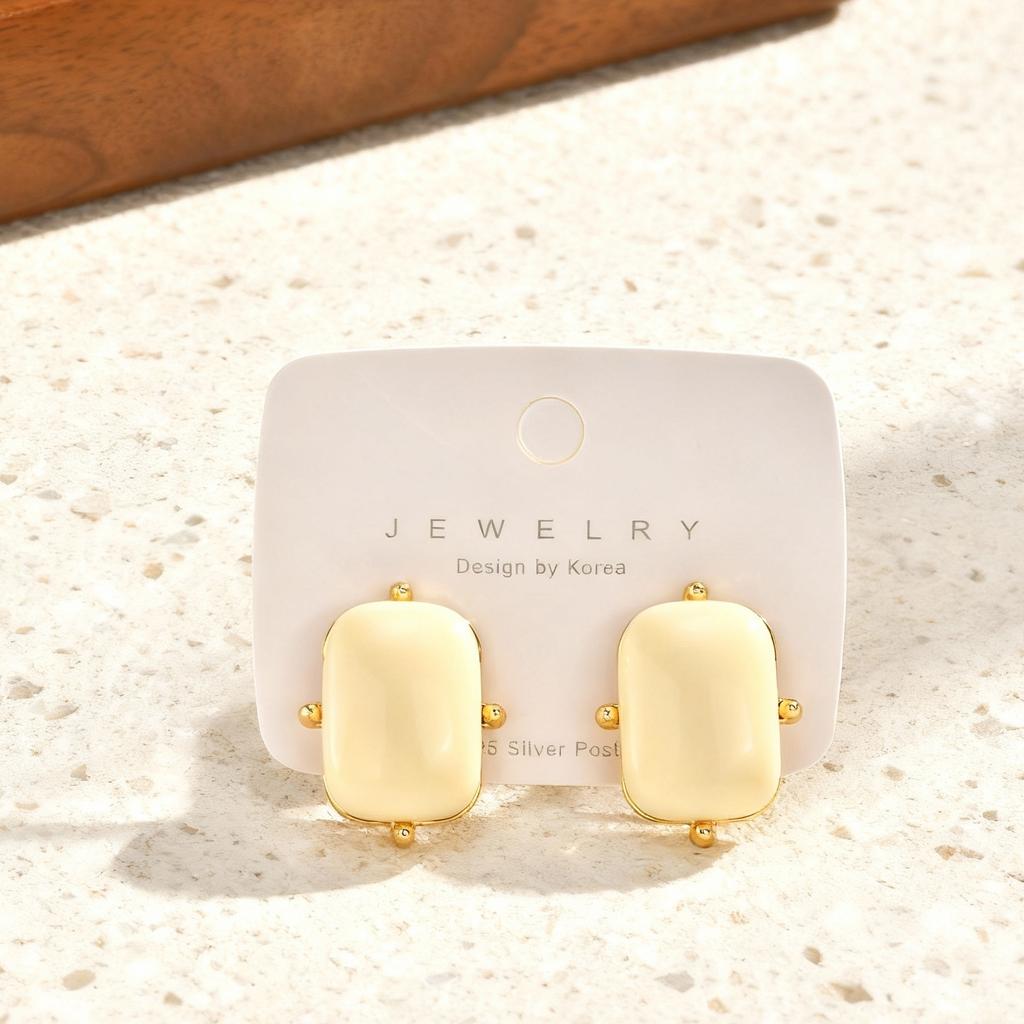Geometric White Acrylic Earrings for Women Elegant Sweet Stud Earrings Fashion Charm Jewelry Gifts
