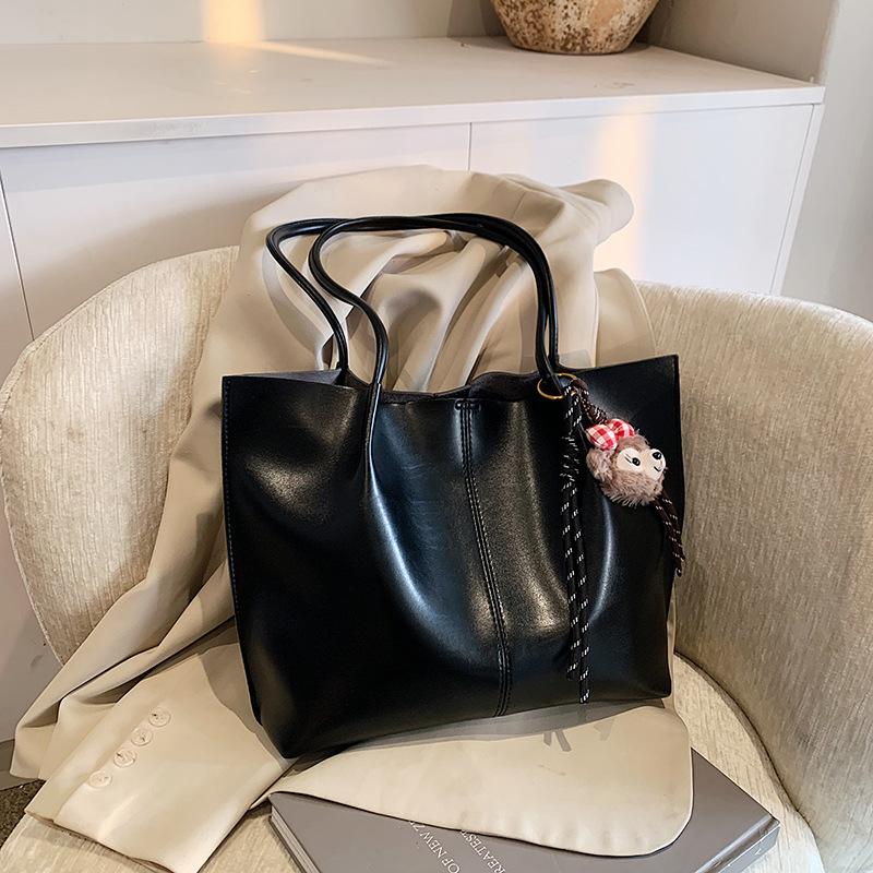 Premium Tote Bag Women's Large Capacity New Winter Popular Retro Versatile Shoulder Bag Commuter Bag