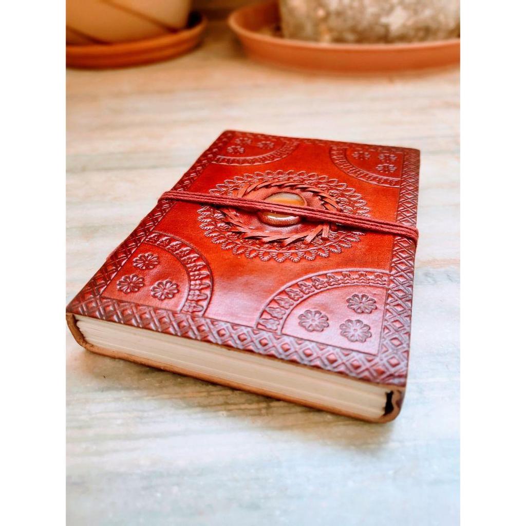 Σημειωματάριο με ημιπολύτιμη πέτρα και ανάγλυφο δέρμα, Δερμάτινο ημερολόγιο με πέτρες, Δερμάτινο σημειωματάριο χωρίς γραμμές, Χειροποίητο ημερολόγιο, Μεσαίο μέγεθος 5 επί 7