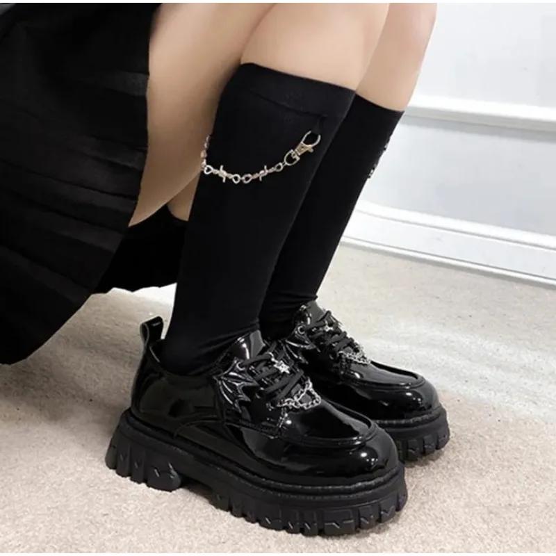 Módní kovový řetízek Lolita boty pro ženy Křídla Lakované kožené boty Vysokoškolský styl Dámské gotické boty Šněrovací Dámské kožené lodičky
