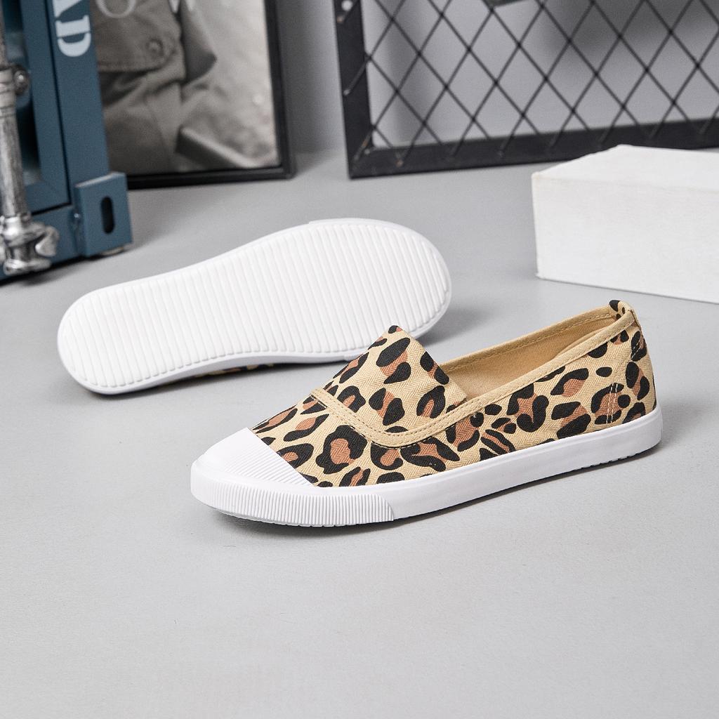 Autumn New Womens Leopard Print Canvas Slip-On Shoes Flat Comfort Casual Sneakers Breathable for Students Daily Walking Sneakers