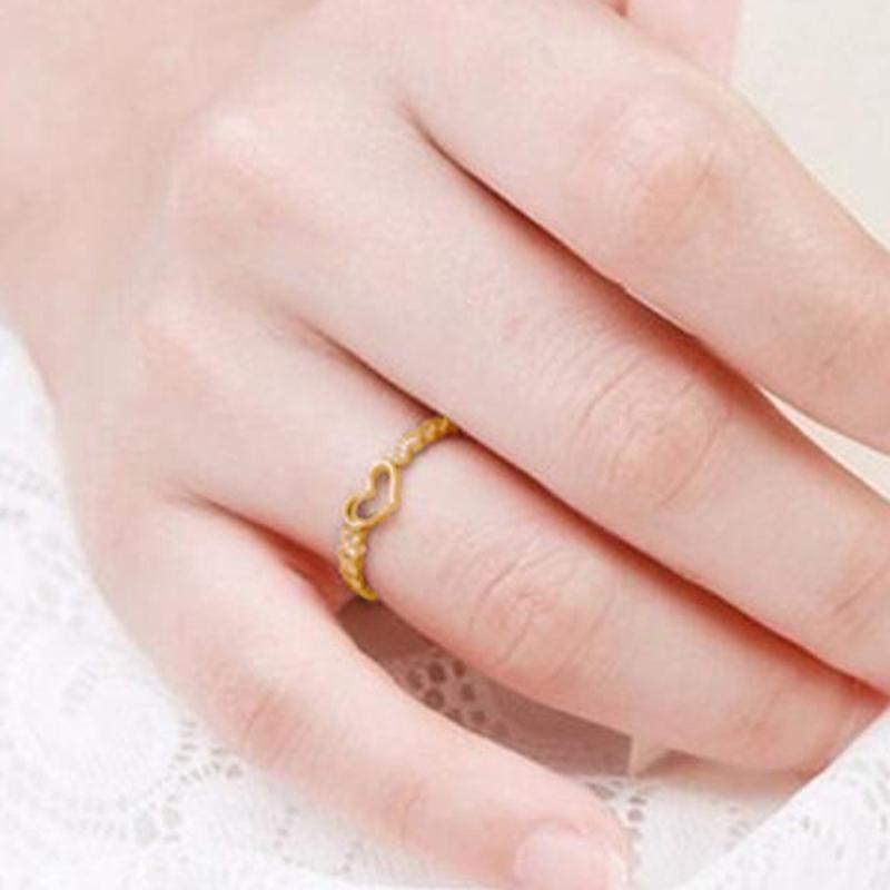 Huitan Ausgefallene Hohle Herz Damenringe Exquisite Kristall Zirkonia Einfache Stilvolle Eheringe für Hochzeit Modeschmuck