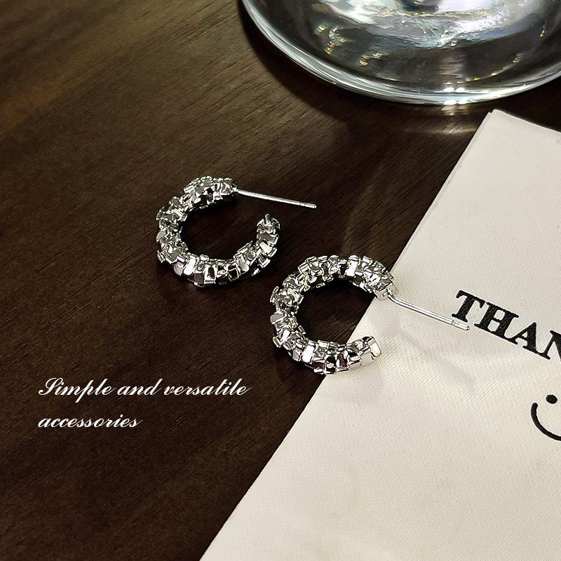 

Серебряные серьги-хупы C-образной формы – Элегантный и уникальный дизайн для женщин серебряный